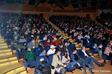 Acto de presentación de la murga teldense Los Nietos de Sarymanchez en el Teatro Víctor Jara de Vecindario (Foto Francisco Javier Santana)